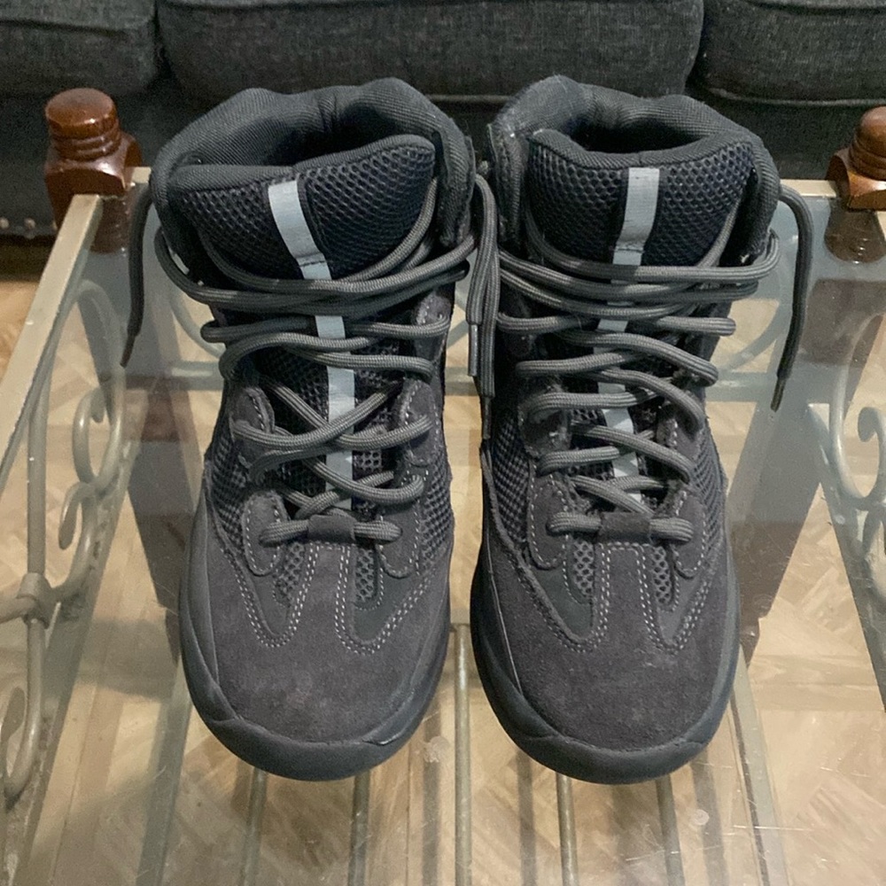 Yeezy Season 6 Color Graphite